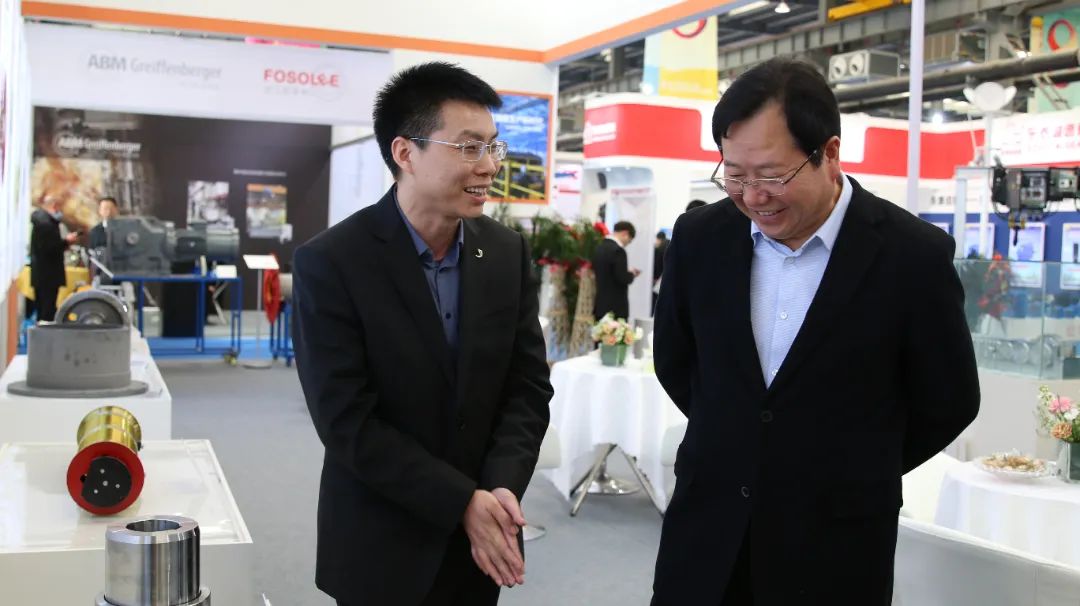 長(zhǎng)垣市人大常委會(huì)主任宋太俊蒞臨蒲瑞展位指導(dǎo)工作！