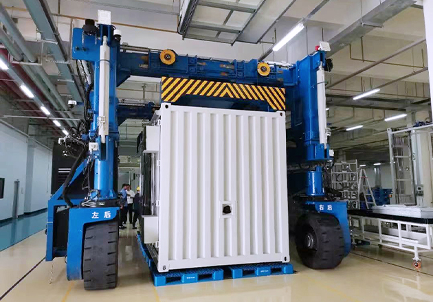 儲能箱跨運車###Energy Storage Container Straddle Carrier
